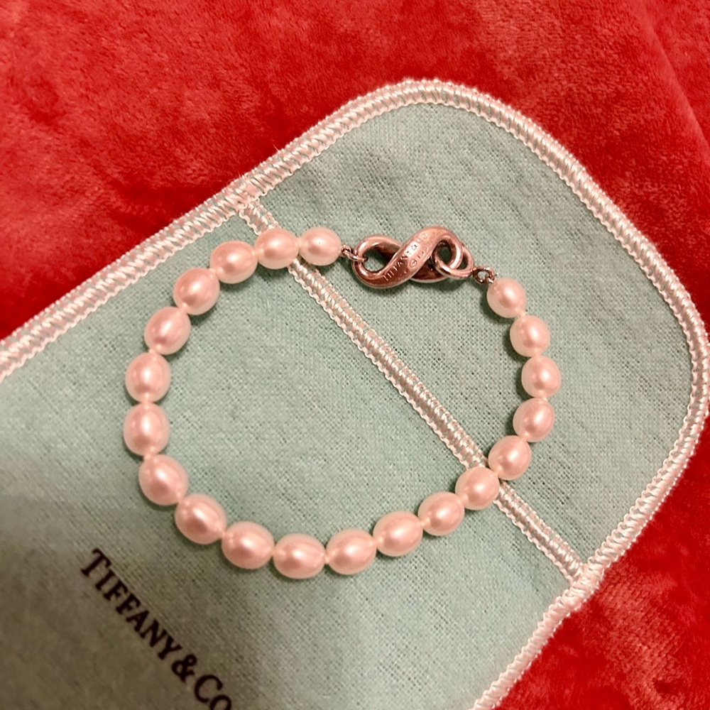 Tiffany & Co Sterling Silver 20 Freshwater Pearl Infinity Bracelet 7”.